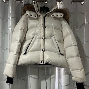 White marshmallow SAM. Jacket